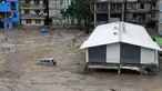 Sebuah kendaraan terendam sebagian di dalam air setelah banjir bandang yang dipicu oleh hujan lebat yang tiba-tiba menggenangi kota Rangpo di Sikkim, India, Kamis, 5 Oktober 2023. (AP Photo/Prakash Adhikari)