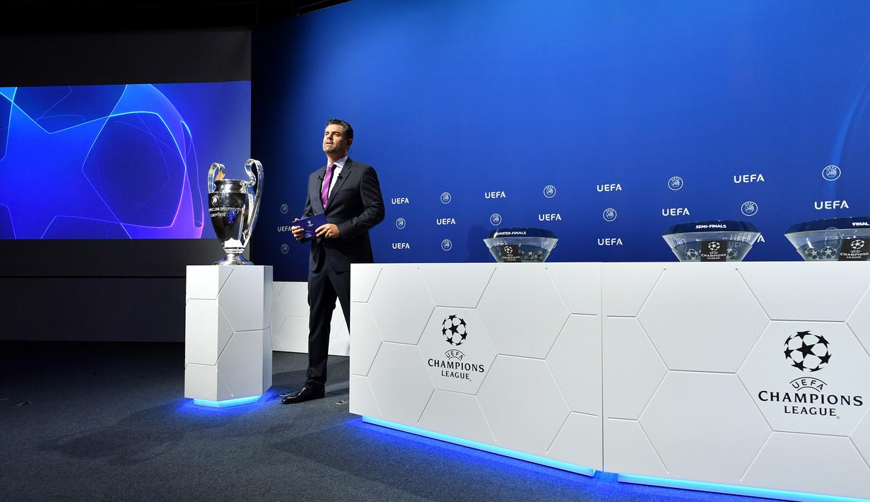 Suasana drawing perempat final Liga Champions di markas UEFA, Nyon, Jumat (10/7/2020). Rencananya laga leg kedua 16 besar Liga Champions akan digelar pada Agustus 2020 mendatang. (AFP/Harold Cunningham/UEFA)