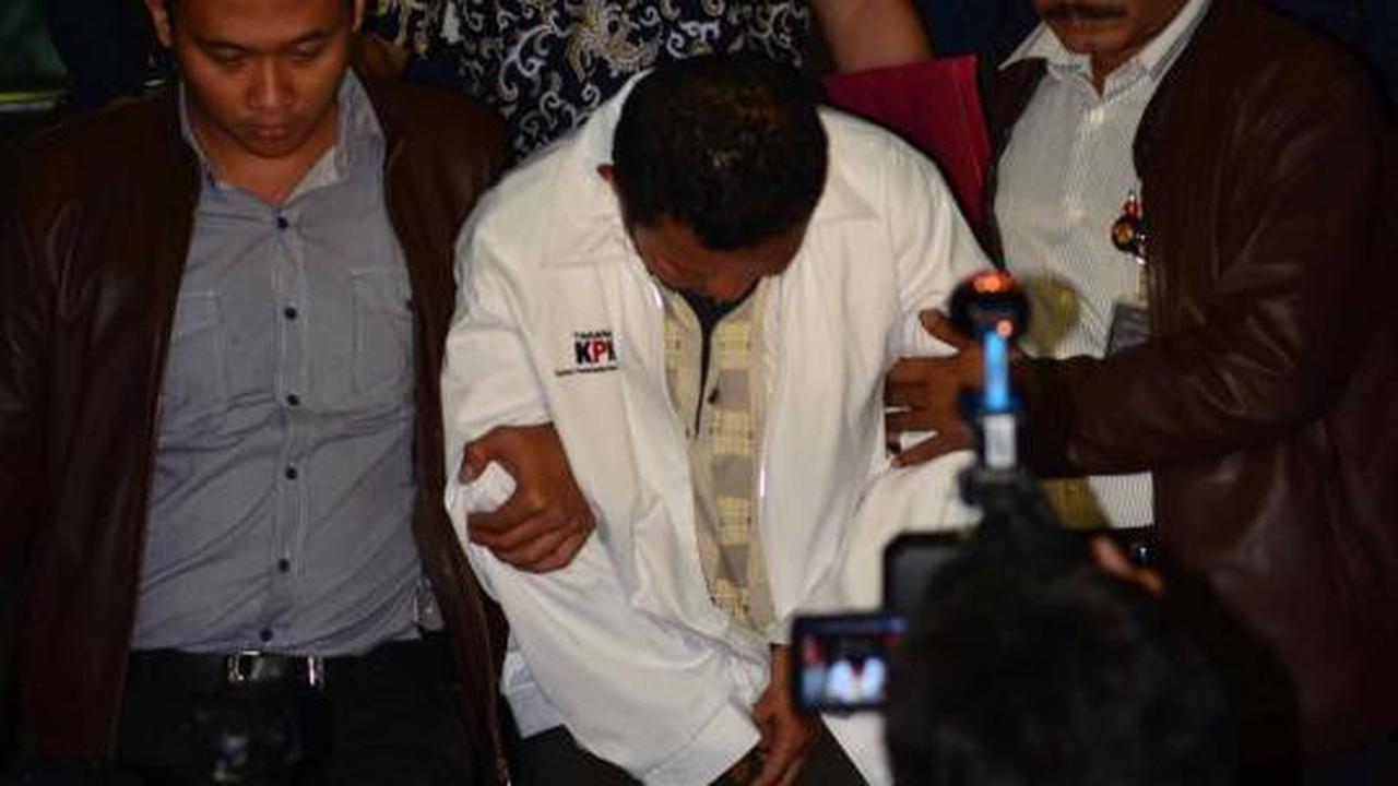 Bupati Buol kenakan baju Tahanan KPK