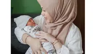 Berat Badan Kesha Rauliu Turun Drastis 6 Hari Setelah Melahirkan