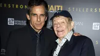 Ben Stiller dan Jerry Stiller. (AP Photo/Charles Sykes, File)