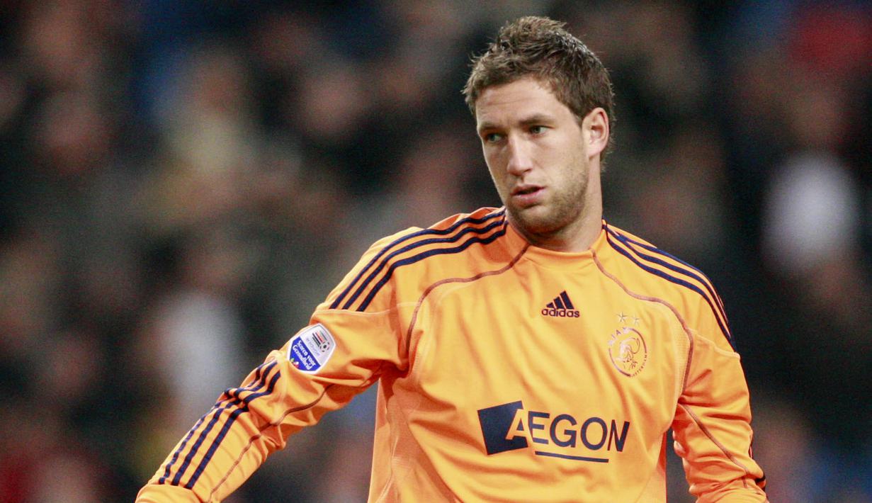 2. Maartin Stekelenburg (Ajax Amsterdam) - Kiper senior asal Belanda ini kembali berseragam tim pertamanya yakni Ajax Amsterdam. Meski berstatus kiper cadangan, namun kiper berusia 38 tahun itu masih berpeluang tampil membela De Amsterdammers di Liga Champions. (AFP/Anoek De Groot)