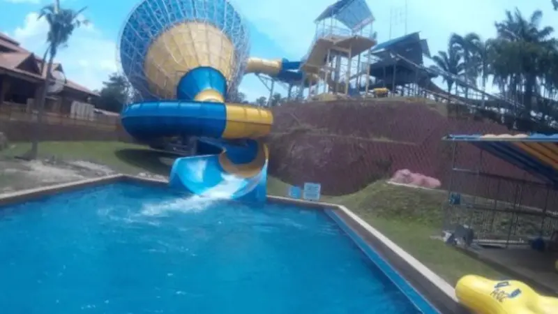 Asyik Swafoto di Water Park, Gadis Muda Tewas Terlempar dari Wahana