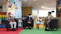 Kepala Perpusnas Syarif Bando dan anggota Komisi X DPR RI Putra Nababan dalam perbincangan soal literasi yang digelar Pusat Analisis Pengembangan Perpustakaan dan Pengembangan Budaya Baca, Senin (17/5/2021). (Liputan6.com/ Ist)