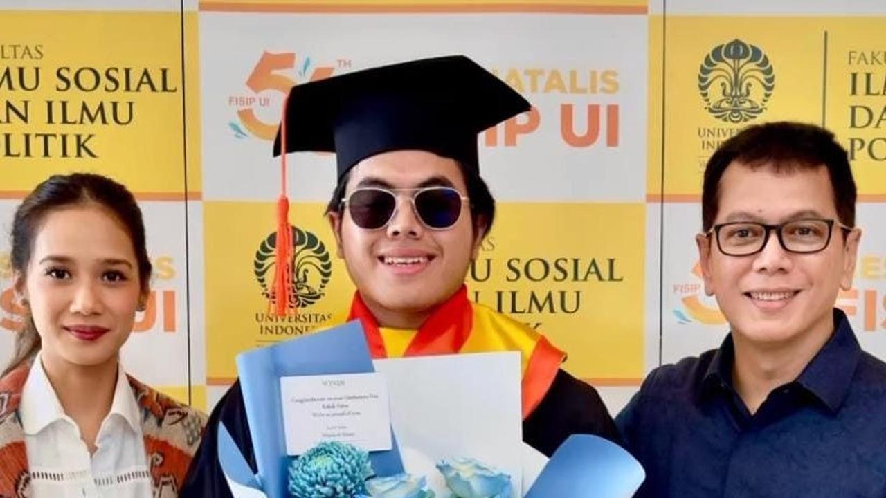 Potret Putra Ganteng Wishnutama Wisuda di Universitas Indonesia, Penampilan Gista Putri Jadi Sorotan