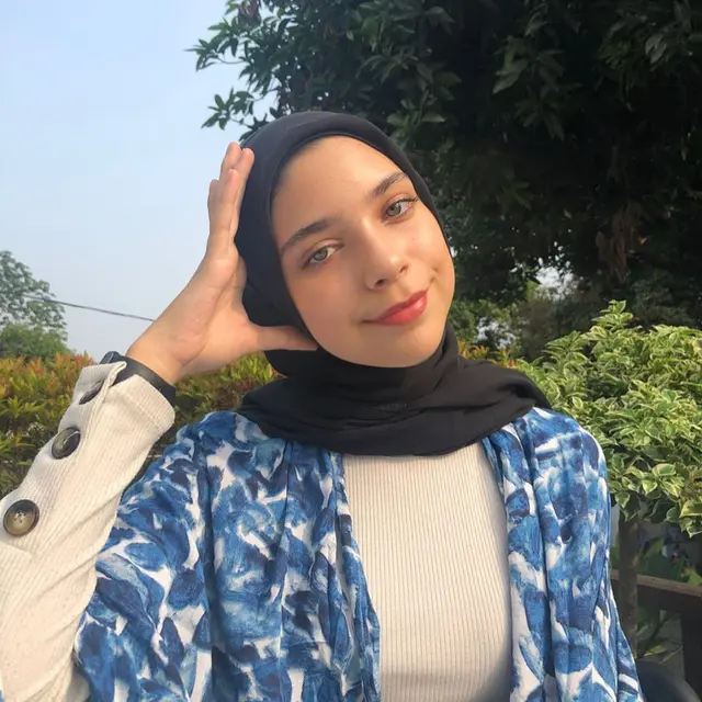 Tak Mau Tampil Terbuka, Ini 7 Potret Anak Seleb dalam Balutan Hijab