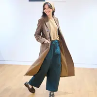 Sheila memancarkan pesona hangat nan anggun dengan nuansa earth tone ala Sore. [DOK/UNIQLO INDONESIA].