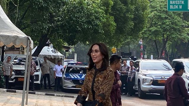 Widiyanti Putri Wardhana hadir di Kertanegara saat Prabowo Subianto memanggil calon menteri di kabinet mendatang.