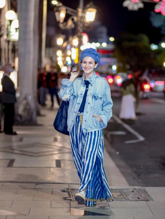 Meski tampilan hijabnya belum sempurna, Wanda Hamidah tetap menuai banyak pujian dari netizen. (FOTO: instagram.com/wanda_hamidah)