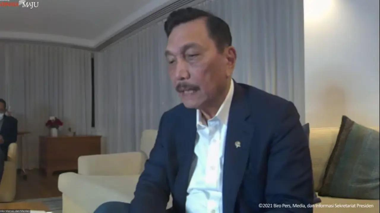 Menteri Koordinator Kemaritiman dan Investasi Luhut Binsar Pandjaitan saat konferensi per perpanjangan PPKM level.