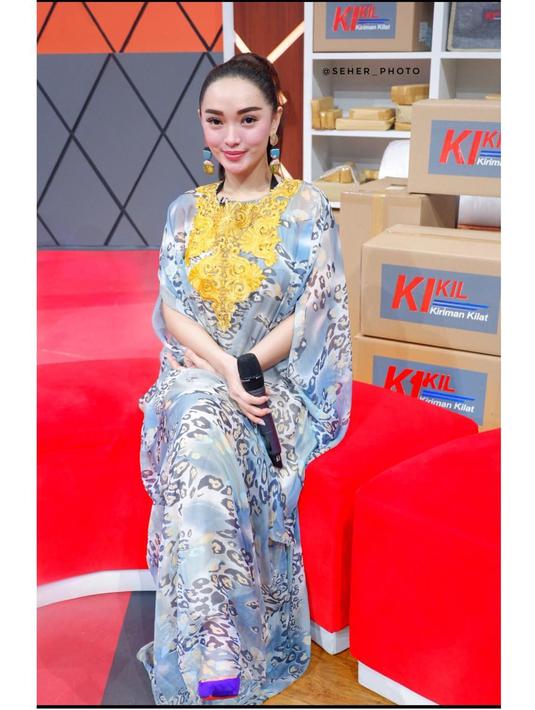 96 Koleksi Model Baju Batik Zaskia Gotik Terbaik