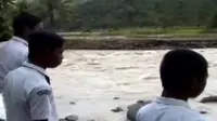 Jembatan Putus, Pelajar di Garut Terancam Gagal UN