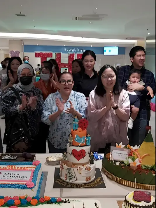 Mpok Atiek sekarang terlihat lebih energik dan sehat. Melalui media sosialnya, ia membagikan tips sederhana seperti makan makanan bergizi, menjaga kadar gula darah dengan konsumsi makanan alami, serta rutin olahraga jalan pagi. Ia percaya bahwa kebiasaan kecil ini dapat memberikan dampak besar bagi kesehatan. (Liputan6.com/IG/@mpok.atiek)