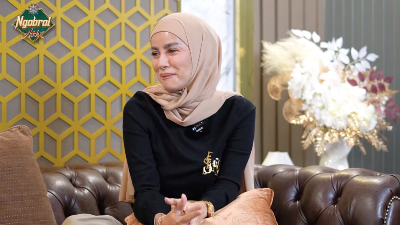 Ada juga rekan seleb dan public figure yang memberikan dukungan semangat dan doa buat Olla Ramlan.<br>