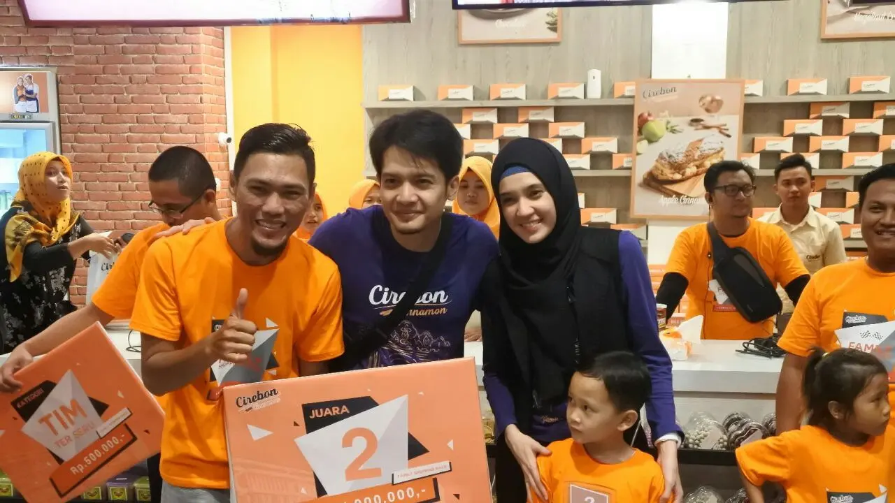 Dimas Seto dan Dhini Aminarti