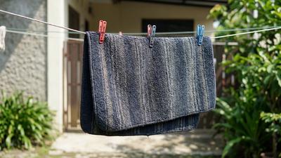 5 Tips Mengeringkan Keset Tebal agar Bagian Dalamnya Tidak Lembap dan Bebas Bau Apek