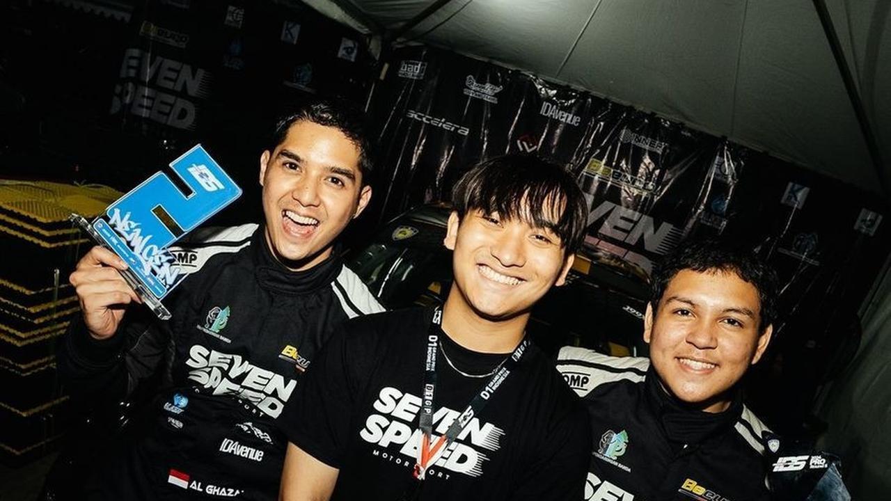 Al Ghazali juga menyampaikan terima kasih kepada tim dan mekaniknya yang telah bekerja keras untuk memastikan mobilnya berada dalam kondisi prima.<br>