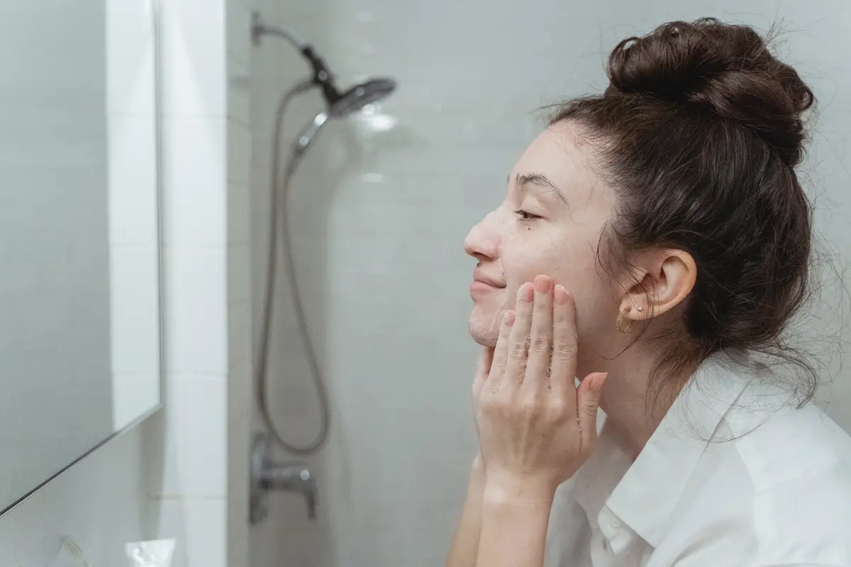 5 Basic Skincare yang Paling Dibutuhkan Kulit, Pemula Wajib Tahu
