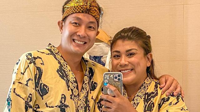 Beri Kejutan Untuk Suami, Ini 5 Momen Regina Ivanova Umumkan Kehamilan