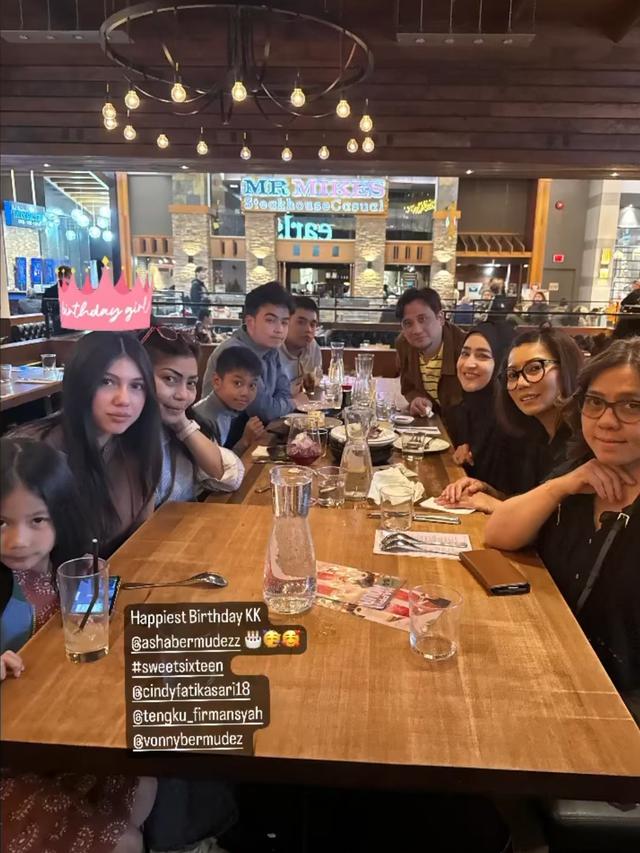 Asha Bermudez dan Cindy Fatikasari di Kanada