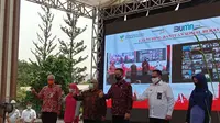 Kementerian Sosial (Kemensos) dan Perum Bulog meluncurkan Program Bantuan Sosial Beras kepada 10 juta keluarga penerima manfaat program keluarga harapan (KPM-PKH) di seluruh Indonesia.