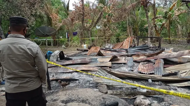 Polisi masih belum menangkap pelaku pembakaran rumah pasutri di Konawe Selatan usai dituduh warga memiliki ilmu hitam parakang.(Liputan6.com/Ahmad Akbar Fua)