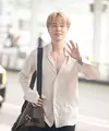 Jimin BTS dipastikan bakal hadir di Paris Fashion Week untuk pertunjukkan busana Dior. Ia terlihat di Bandara Incheon menuju Paris [Dior]
