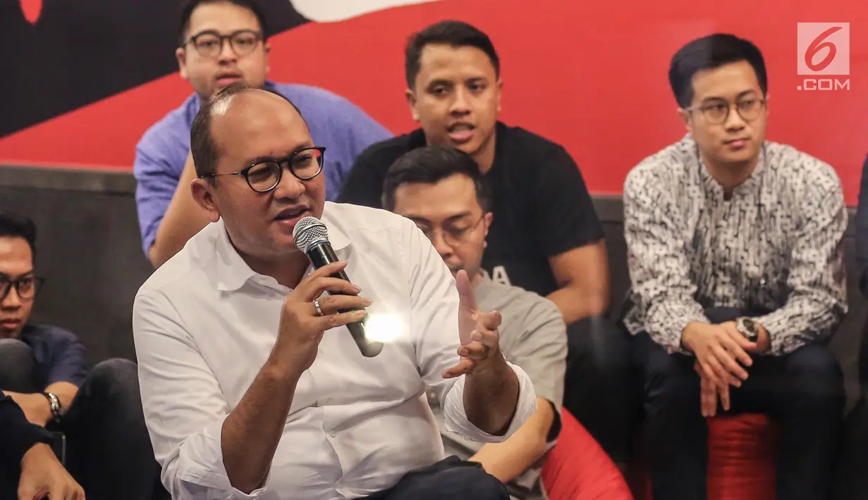 Wakil Ketua TKN Jokowi-Amin, Rosan Roeslani saat menjadi pembicara pada talkshow Kamis Kerja di Hub 86 Jakarta, Kamis (10/1). Talkshow mengajak generasi muda untuk terus berkarya dan buka peluang usaha baru. (Liputan6.com/Fery Pradolo)