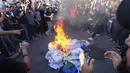 <p>Protes itu terjadi setelah seorang warga Irak yang tinggal di Swedia, Salwan Momika (37), menginjak kitab suci Islam itu dan membakar beberapa halaman di depan masjid terbesar di ibu kota itu. (AP Photo/Hadi Mizban)</p>
