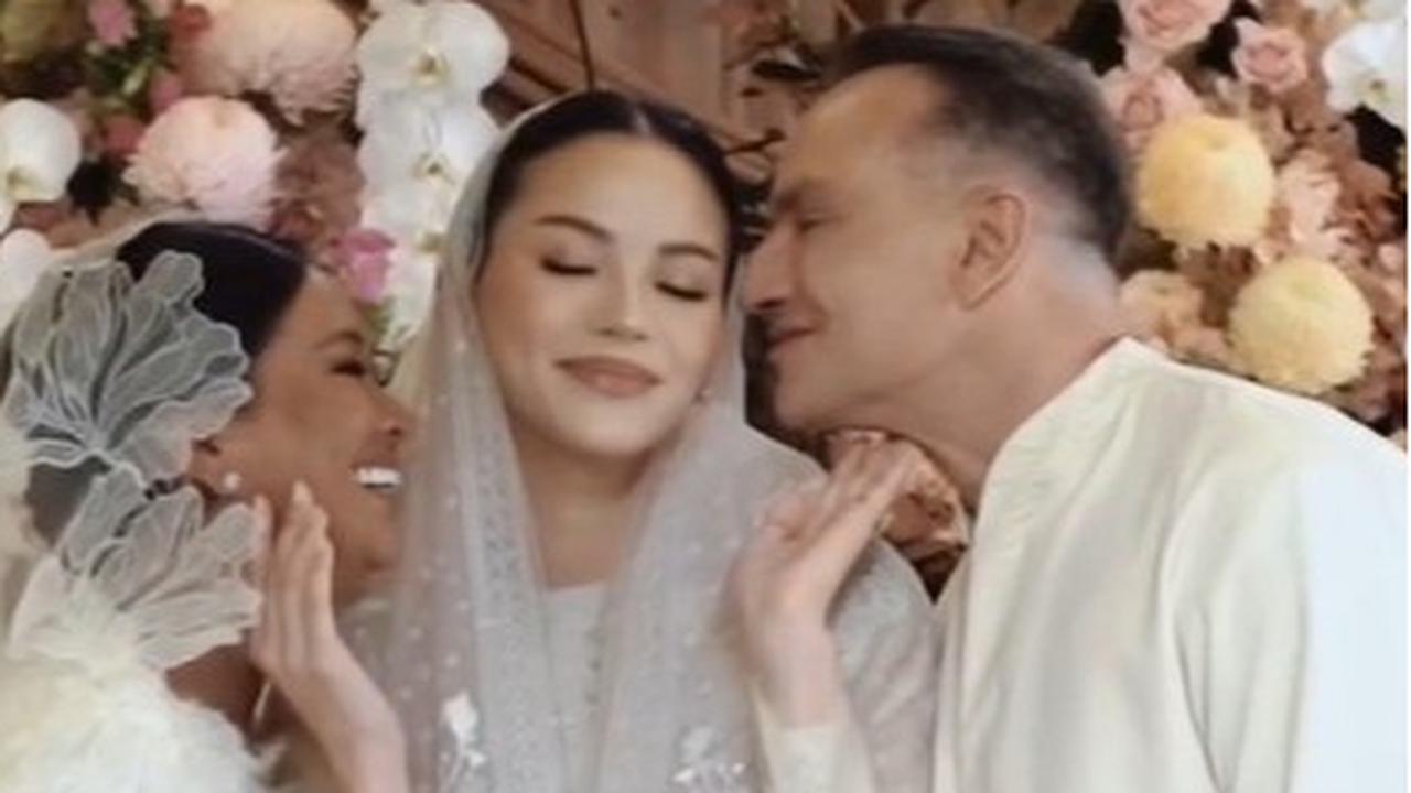 Tangis Haru Alyssa Daguise 'Pamit' pada Orang Tua di Momen Pengajian Menjelang Pernikahan dengan Al Ghazali