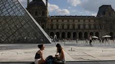 Video eksotisme Museum Lourve di sela Piala Eropa 2016.