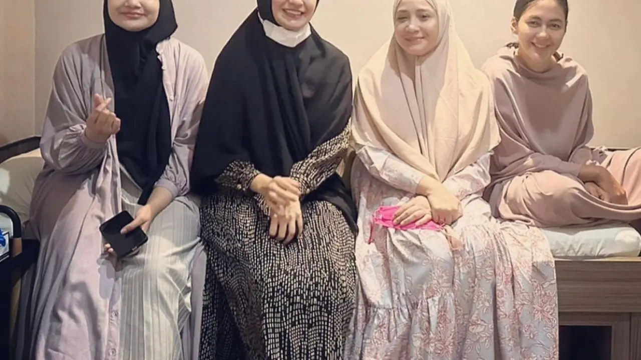 Nagita Slavina berhijab syar'i jadi sorotan warganet