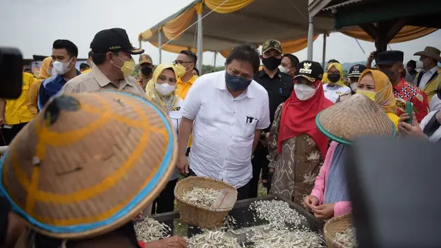 Menteri Koordinator Bidang Perekonomian Airlangga Hartarto mengunjungi Pulau Pasaran, Kecamatan Teluk Betung Barat, Kota Bandar Lampung. (Dok ekon.go.id)