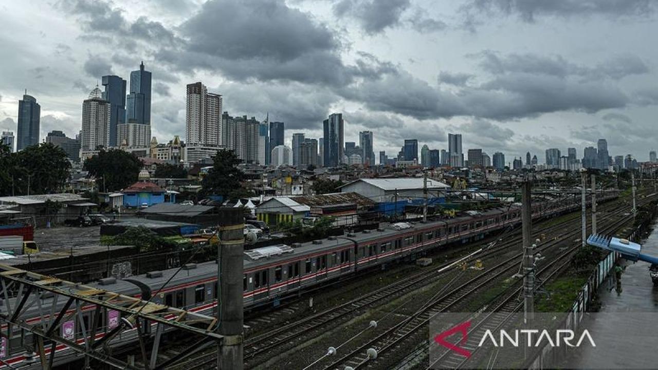 BMKG: Seluruh Jakarta Diselimuti Awan Tebal Kamis Pagi, Waspada Hujan Sore Hari | Prakiraan Cuaca Jakarta