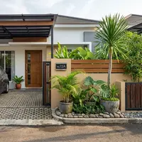 Desain Halaman Depan 3x4 Meter dengan Carport dan Taman Mini (AI Generated)