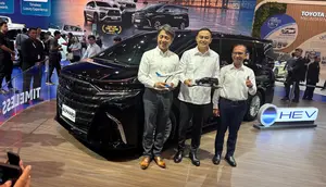 Toyota Gandeng Garuda Indonesia, Alphard Hybrid EV Jadi Mobil Antar-Jemput Bandara