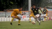 Barito Putera mengalahkan Bhayangkara FC di Stadion Surajaya, Lamongan, Jumat sore (9/3/2018). (Bola.com/Aditya Wany)