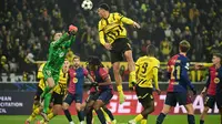 Hingga 45 menit babak pertama usai, skor 0-0 tidak berubah. (INA FASSBENDER/AFP)