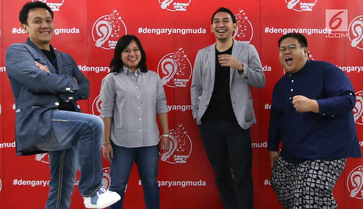 Founder #DENGARYANGMUDA Diaz Hendropriyono , Head of Talent Business Partner Bukalapak Rindang Prameswari , CEO/Co-Founder HaloHola Jaka Putranto dan co-host Anggana Bunawan berbincang di MRT, Jakarta, Rabu (13/3). (Liputan6.com/HO/Ading)