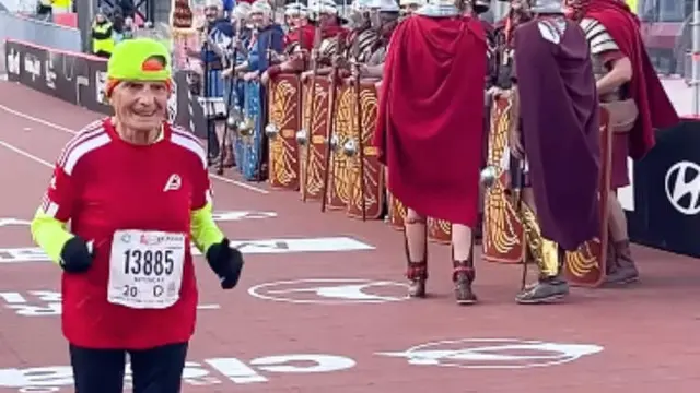 92 Tahun dan Tak Terhentikan, Kakek Ini Selesaikan Maraton Roma ke-30 Berturut-Turut