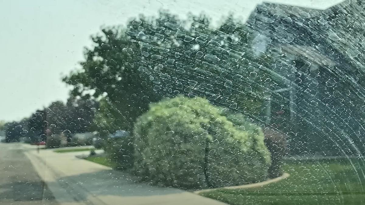 10 Tips Menghilangkan Noda Air dan Jamur di Kaca Mobil, Bahan Murah dan Ampuh