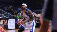 Jamarr Andre Johnson menjalani debut bersama Satria Muda Pertamina Jakarta pada seri keempat IBL 2017-2018. (IBL)