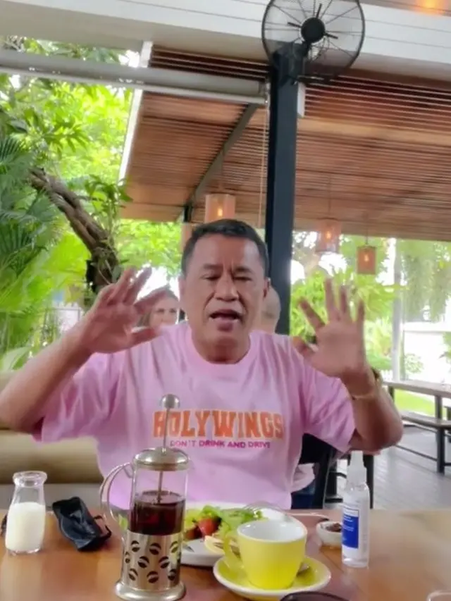 Disebut Makin Kurus, Ini 6 Potret Terbaru Hotman Paris yang Bikin Pangling