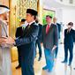 Presiden Joko Widodo (Jokowi) dan Ibu Iriana beserta rombongan singgah di Abu Dhabi, Uni Emirat Arab (UEA) untuk menyampaikan&nbsp;duka cita atas wafatnya Yang Mulia Sheikh Khalifa bin Zayed Al Nahyan. (Biro Pers, Media dan Informasi Sekretariat Presiden)