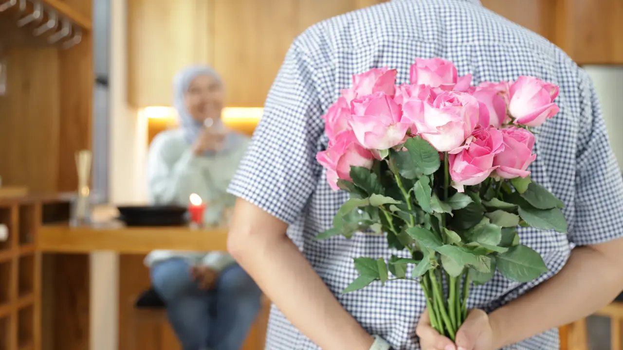 couple desember memberi kejutan