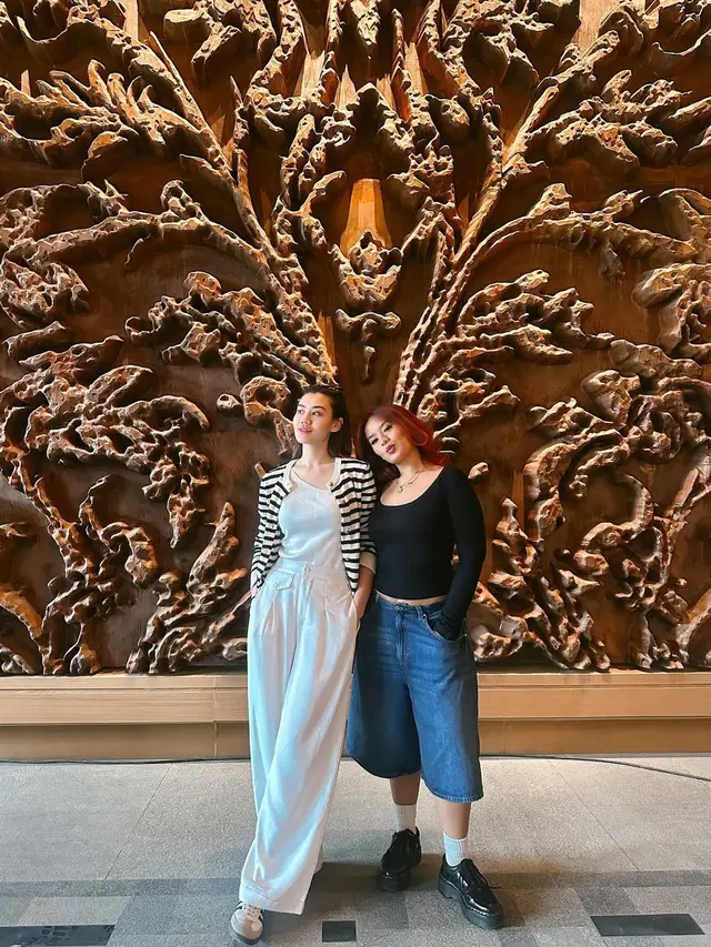 Pulang ke Indonesia, Gaya Kontras Zahwa Massaid dengan Sang Adik Aaliyah Massaid yang Segera Menikah