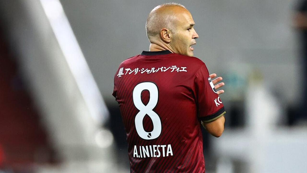 Legenda Barcelona Andres Iniesta Umumkan Pensiun