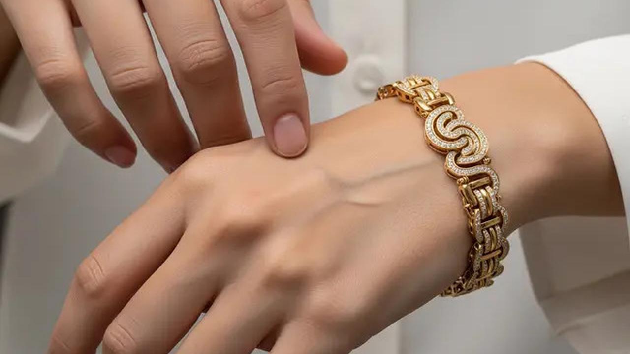 Gelang 1--2 Gram di Tangan Berisi, Cantik atau Terlalu Mini?