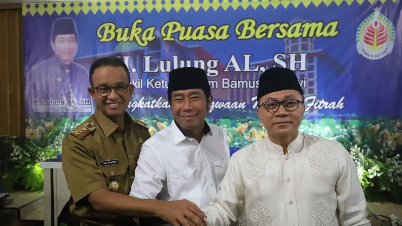 Anies Baswedan dan Ketua Umum Partai Amanat Nasional (PAN) saat menghadiri udangan buka puasa bersama yang digelar Wakil Ketua DPRD DKI Abraham Lunggana alias Haji Lulung (Istimewa)