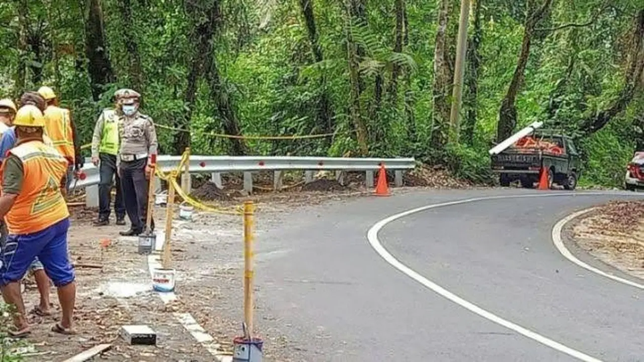 Jalur Sengkan Mayit  menuju Kawah Ijen dikenal rawan kecelakaan. (Istimewa)